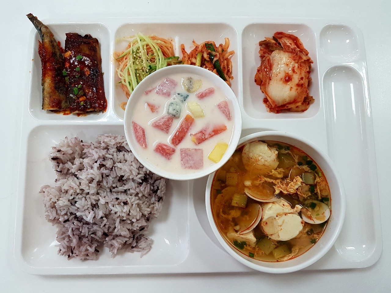 Suất ăn văn phòng cao cấp VIP của Hưng Thịnh Foods